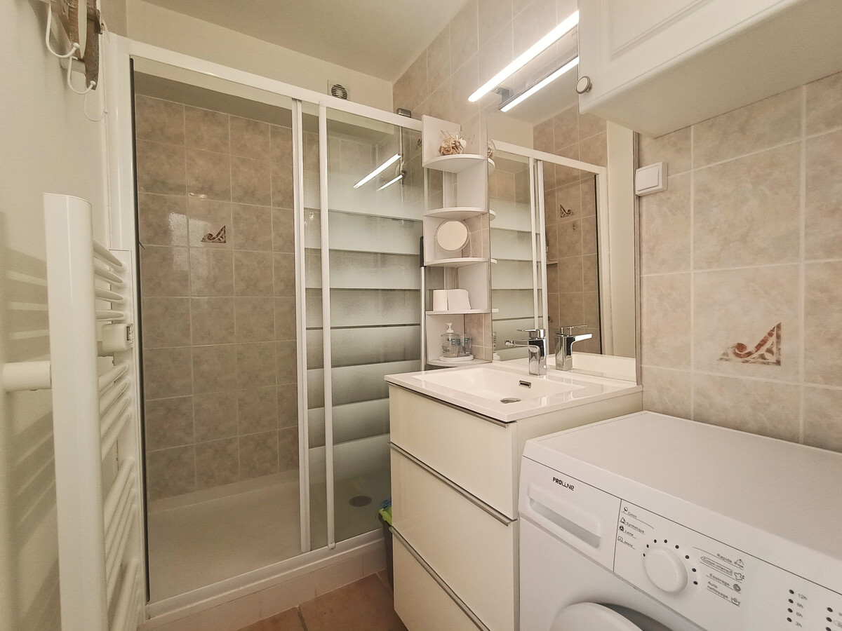T3 climatisé 45m² à 170m de la plage, parking inclus - Photo 12