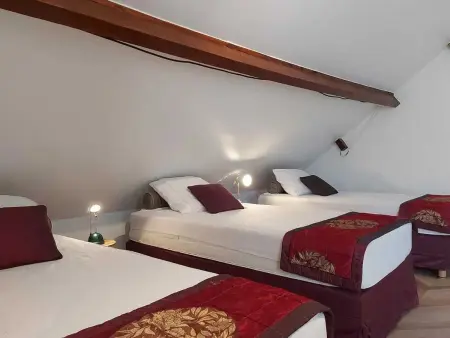 Maison avec piscine privée et 6 chambres à La Bazoche-Gouet : photo 13
