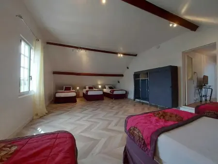 Maison avec piscine privée et 6 chambres à La Bazoche-Gouet : photo 14