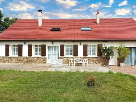 Maison avec piscine privée et 6 chambres à La Bazoche-Gouet : photo 24
