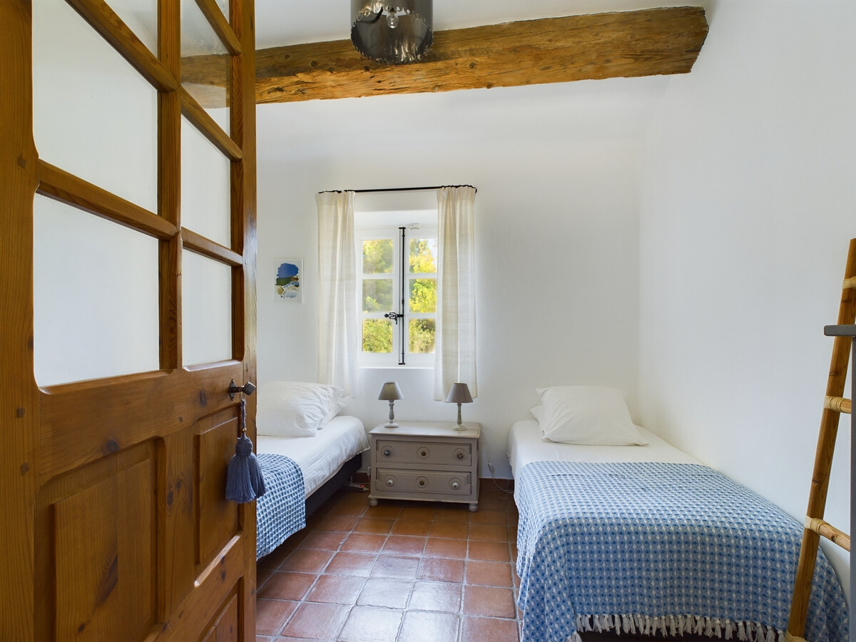Mas provençal 4 chambres, piscine et terrain de pétanque - Photo 17