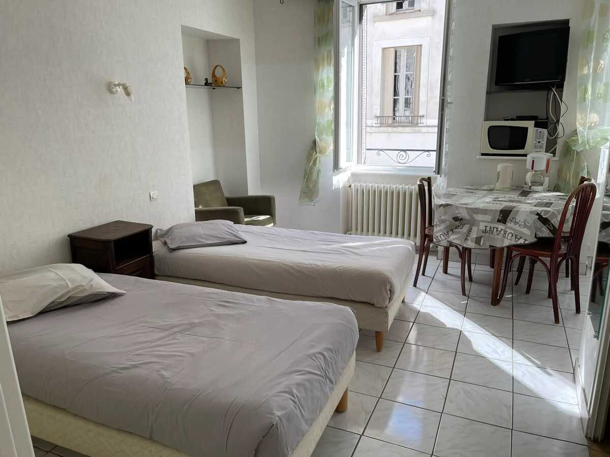 Studio 20 m² avec entrée privée à Néris-les-Bains - Photo 1