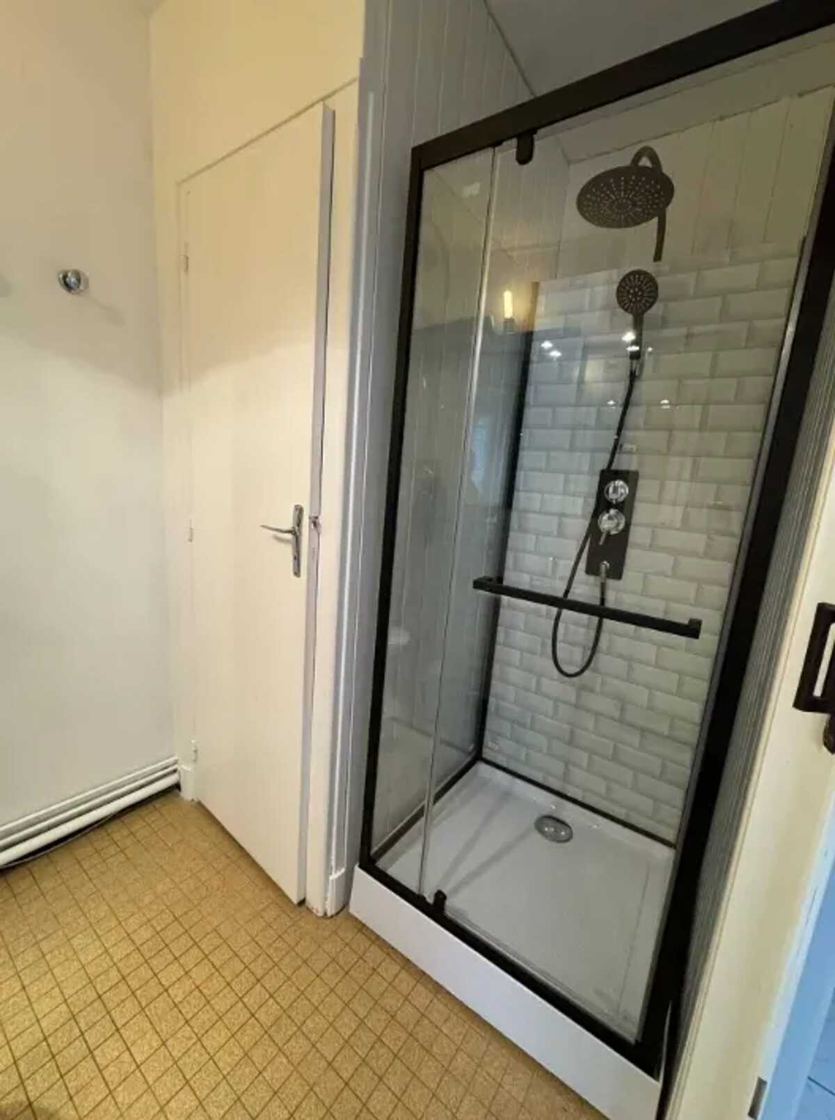 Studio 20 m² avec entrée privée à Néris-les-Bains - Photo 4