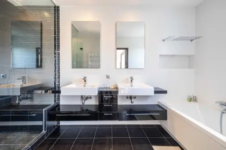 GB-9-GRIMPETTE, Villa climatisée 8 chambres/15 personnes avec piscine et tennis – Antibes - Photo 25