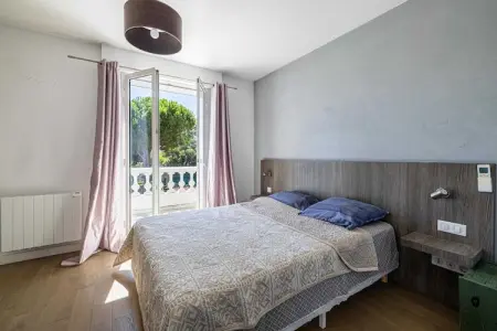 GB-9-GRIMPETTE, Villa climatisée 8 chambres/15 personnes avec piscine et tennis – Antibes - Photo 54