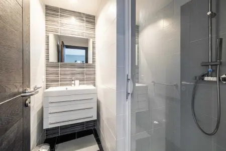 GB-9-GRIMPETTE, Villa climatisée 8 chambres/15 personnes avec piscine et tennis – Antibes - Photo 58