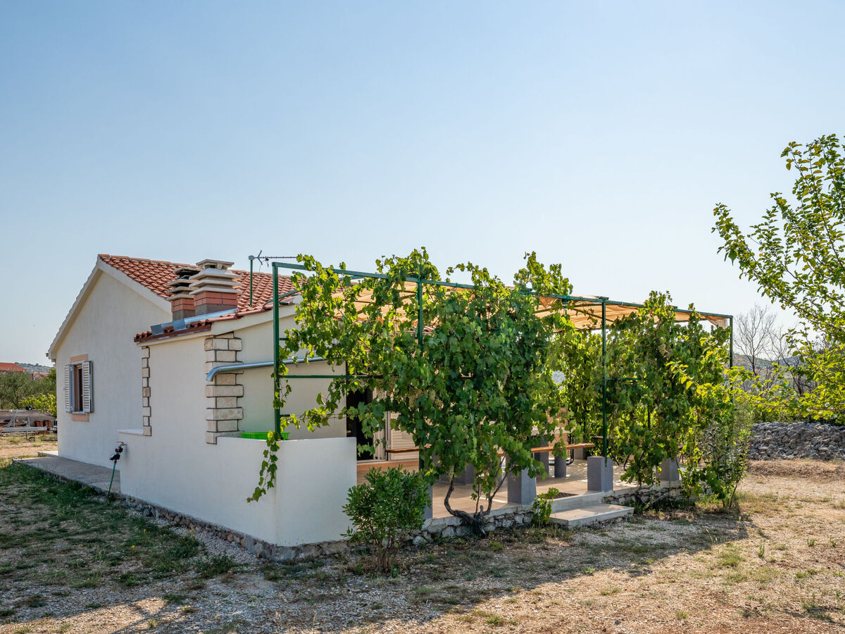 Maison Agis à Zaton : 2 pièces, terrain 2000 m² - Photo 3