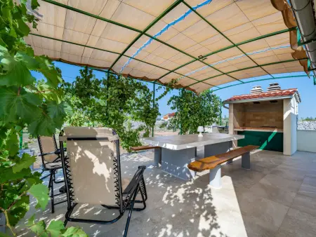 Maison Agis à Zaton : 2 pièces, terrain 2000 m²