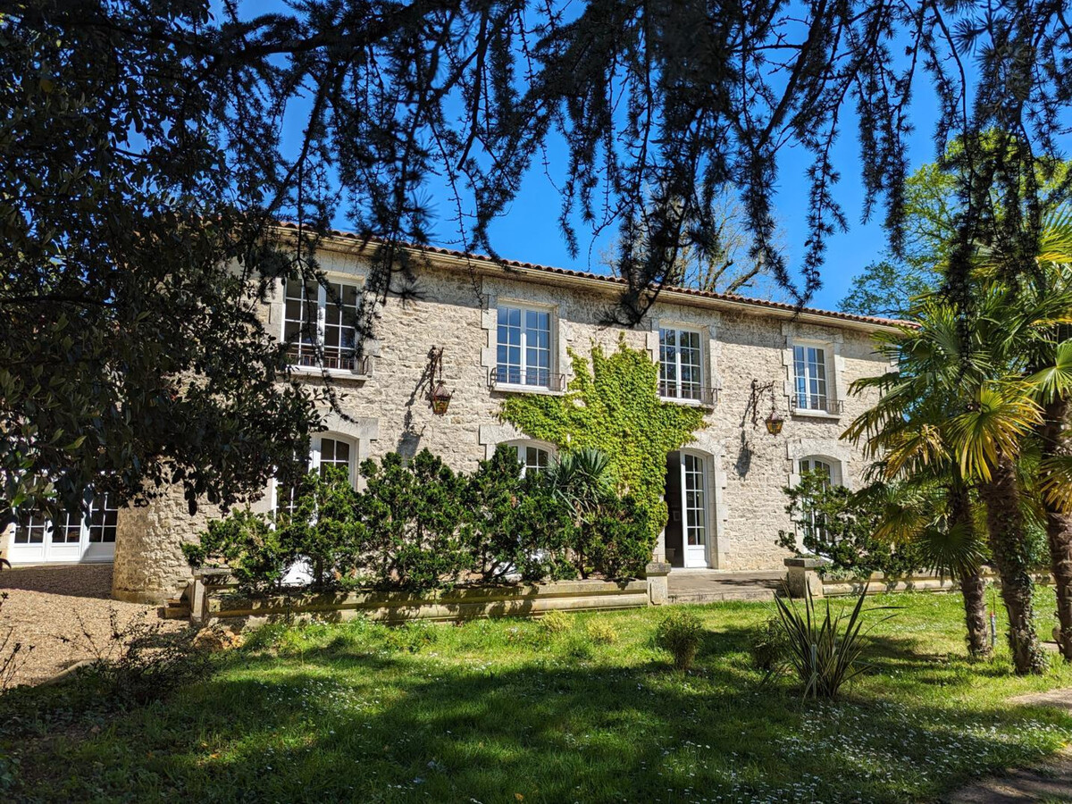 Gîte 10 pers. avec piscine chauffée et parc de 7 ha - Photo 4