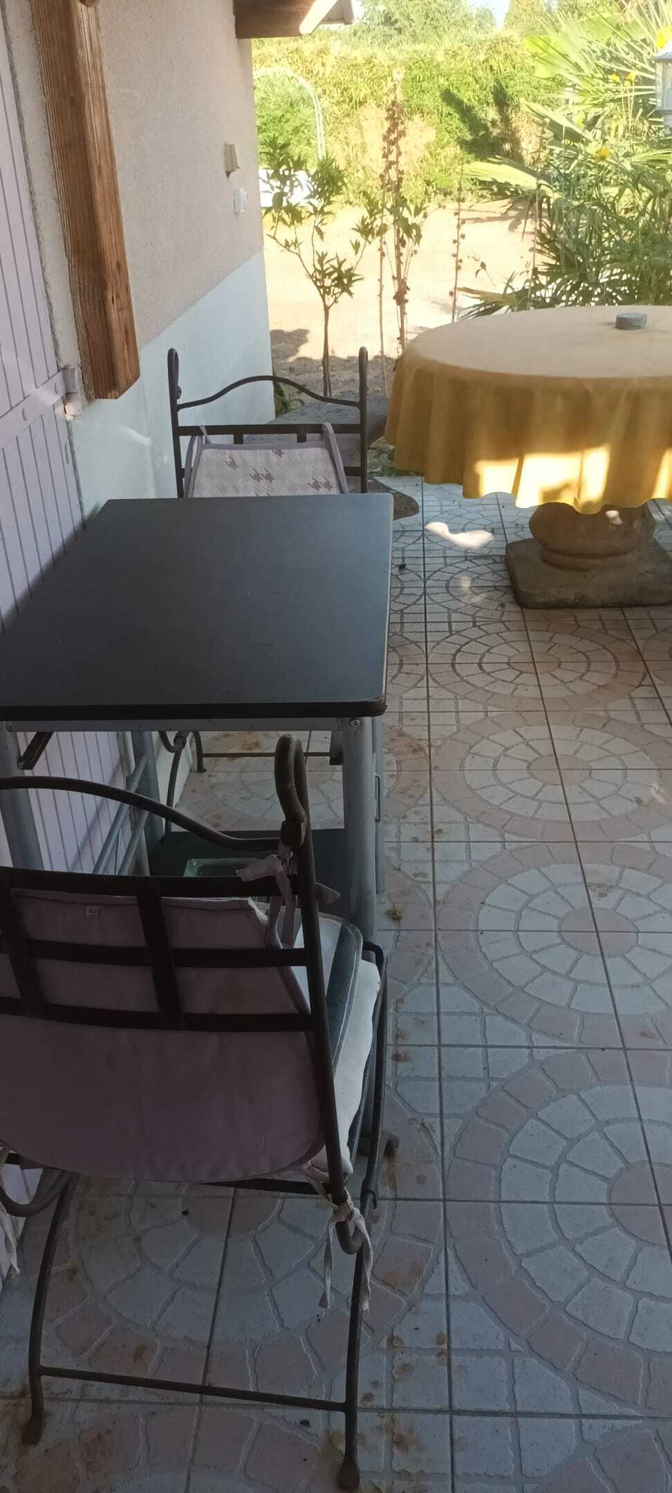 Maison de plain-pied avec jardin et pétanque - Photo 9
