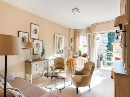 Location appartement à Menton, Appartement charmant près de la mer