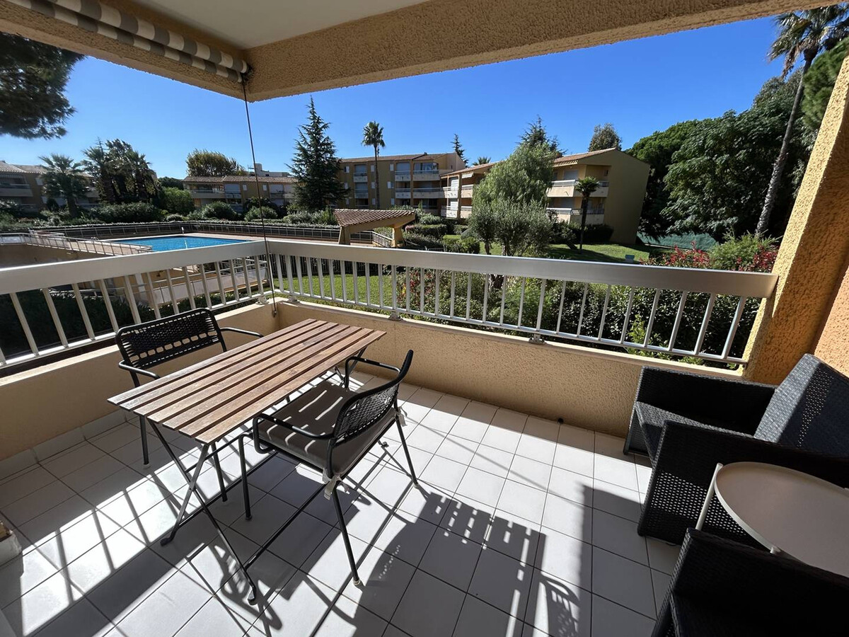 Studio rénové terrasse et parking au Lavandou - Photo 1