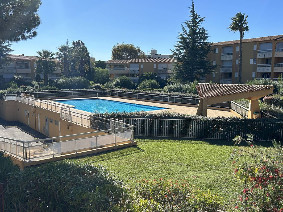Studio rénové terrasse et parking au Lavandou - Photo 8