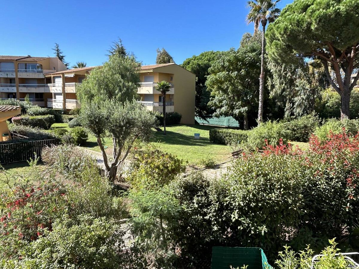 Studio rénové terrasse et parking au Lavandou - Photo 9