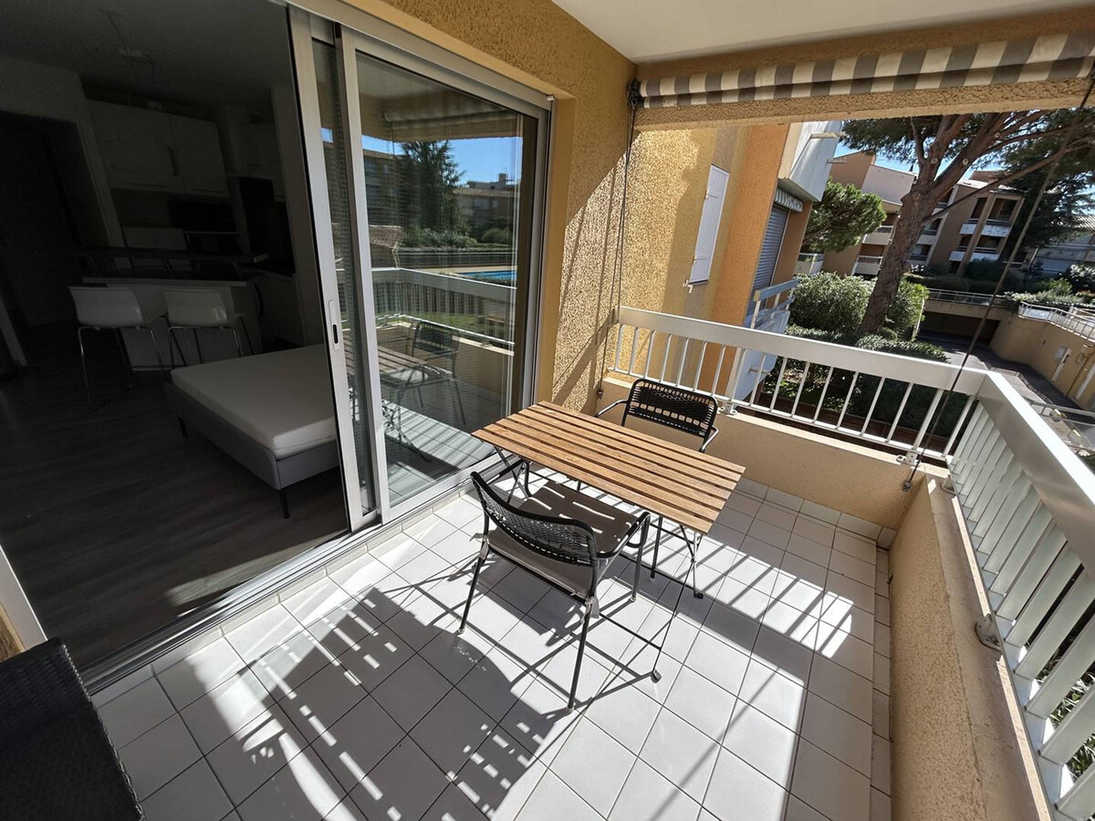 Studio rénové terrasse et parking au Lavandou - Photo 10