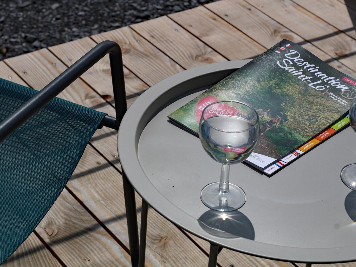 Mobil-home équipé avec terrasse à Saint-Lô - Photo 3
