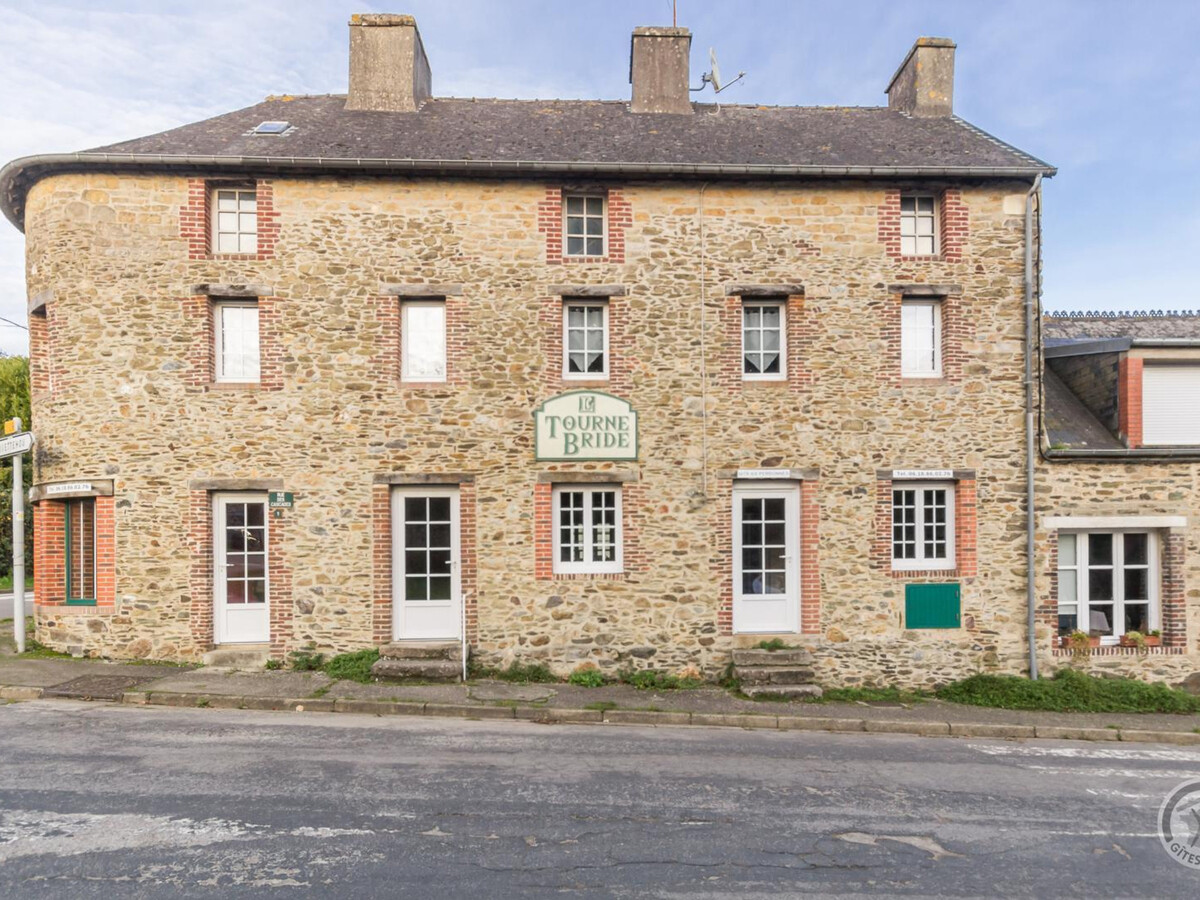 Gîte 6 pers. au Vast : ancien bar-restaurant avec cheminée - Photo 2