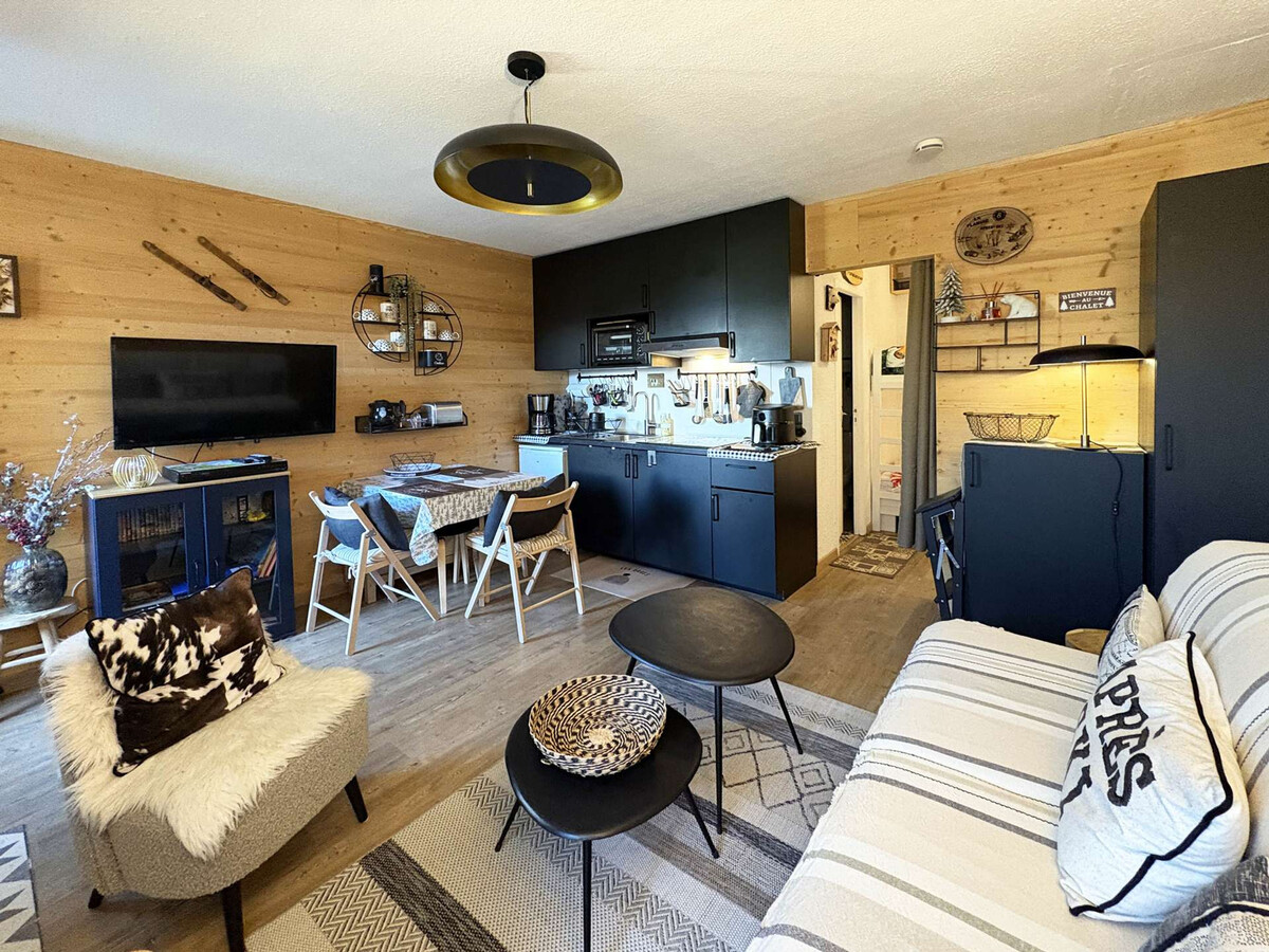 Studio rénové au Mélézet avec balcon et parking - Photo 4