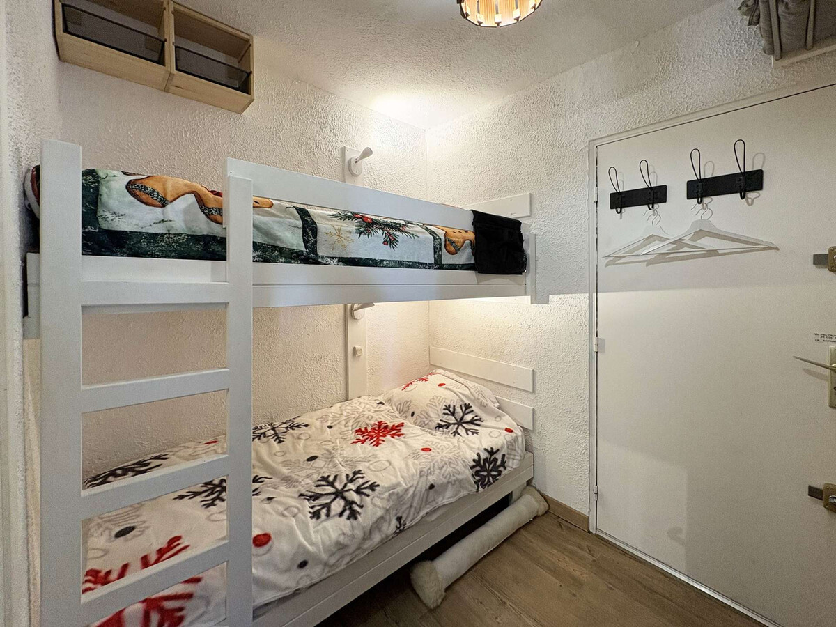 Studio rénové au Mélézet avec balcon et parking - Photo 6