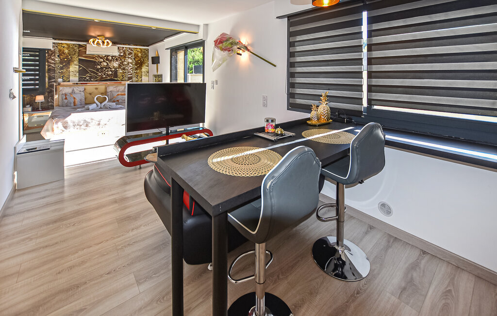 Villa avec piscine privée, Maison 2 personnes à Carpentras - Photo 4