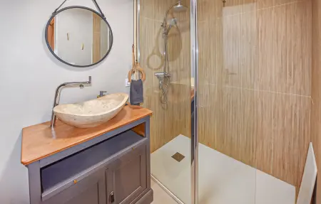 Maisonnette avec jacuzzi privé à Mazan : photo 16