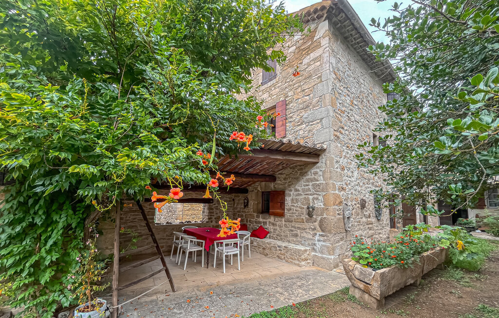 Maison du 18e siècle à Barjac, terrasse et terrain commun - Photo 1