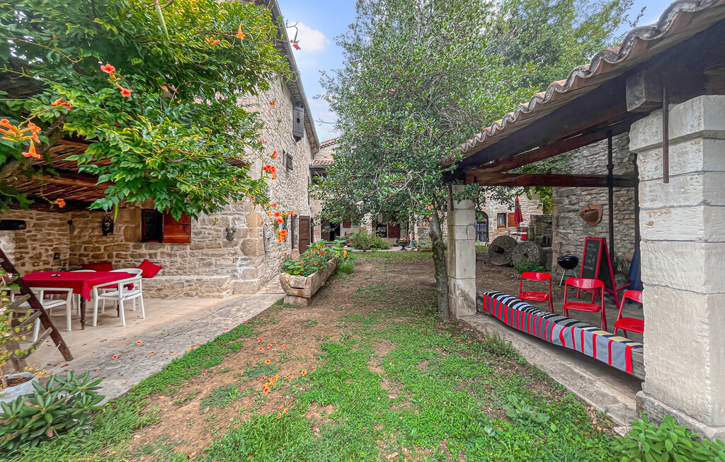 Maison du 18e siècle à Barjac, terrasse et terrain commun - Photo 13