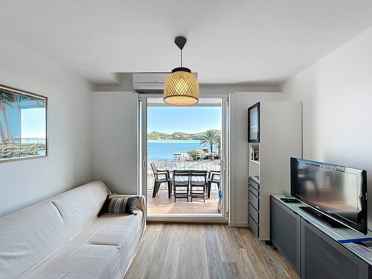 Appartement front de mer Saint-Cyr-sur-Mer, balcon baie - Photo 2