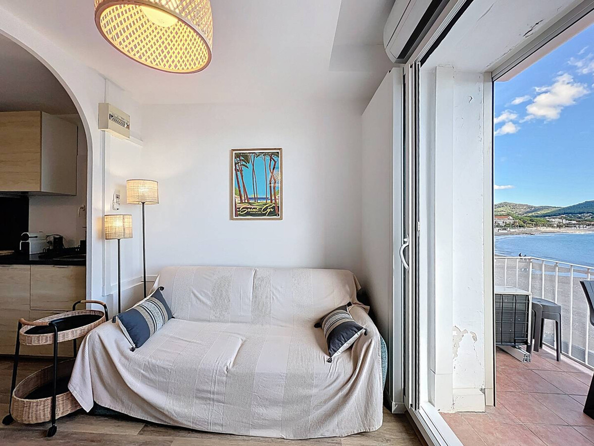 Appartement front de mer Saint-Cyr-sur-Mer, balcon baie - Photo 3