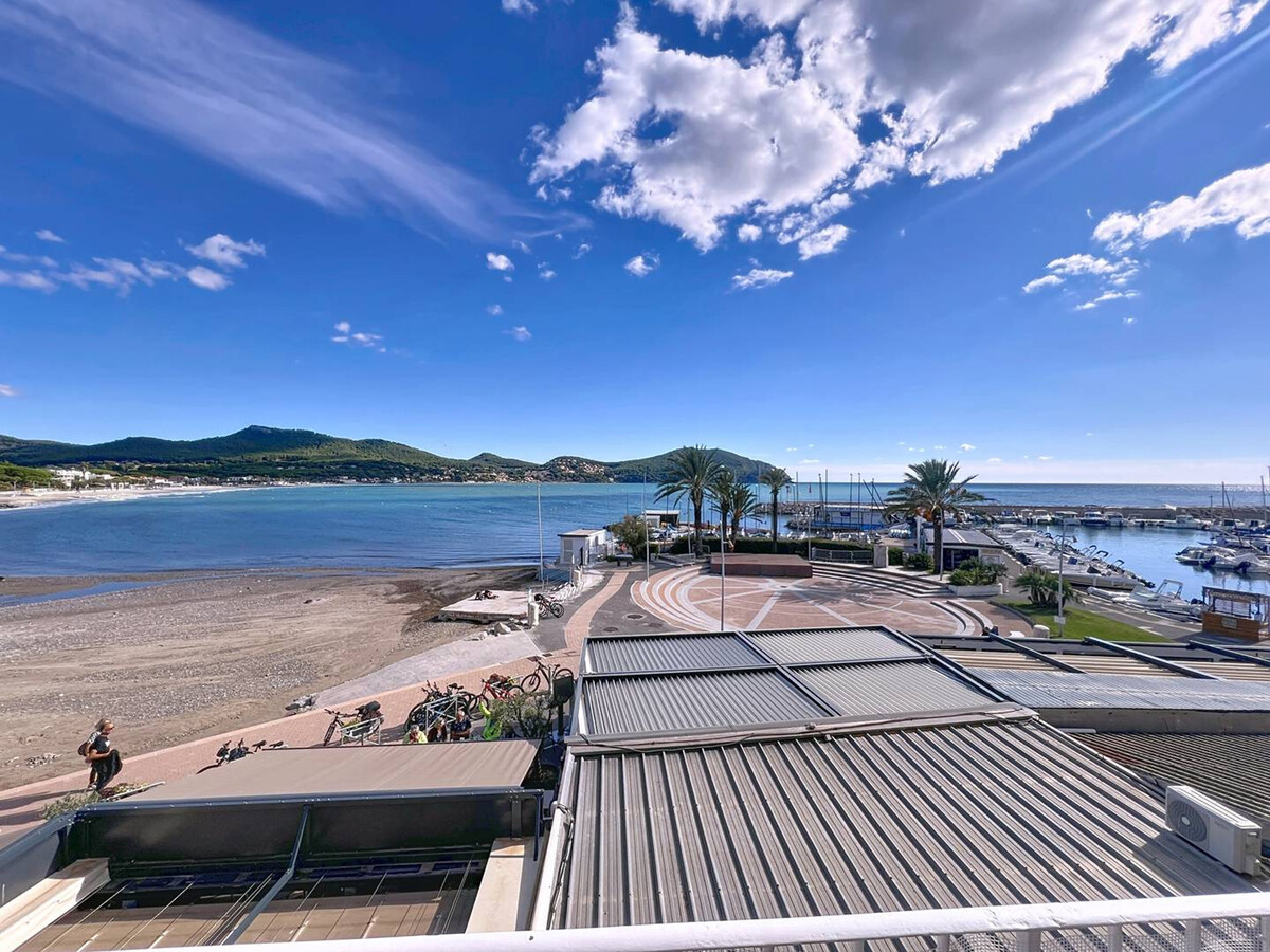 Appartement front de mer Saint-Cyr-sur-Mer, balcon baie - Photo 9