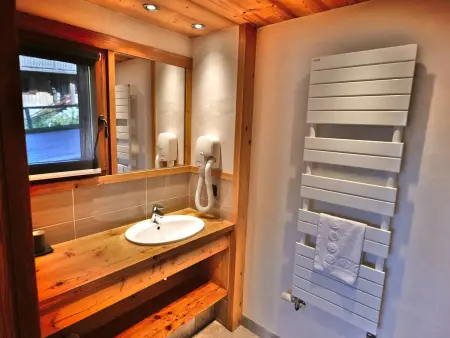 3 pièces rénové avec sauna, jacuzzi, 50m des télécabines : photo 9
