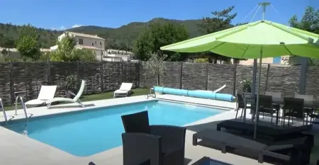 Location villa à Castellane, Villa accueillante avec piscine à Castellane - 153 m²