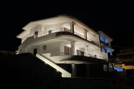 Location maison à La Caletta, Appartement de vacances avec 2 chambres