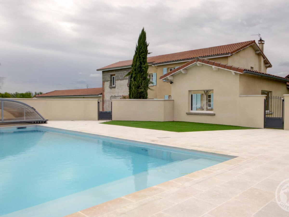 Deux gîtes 15 pers avec piscine 12x5m à Chalain-le-Comtal - Photo 2