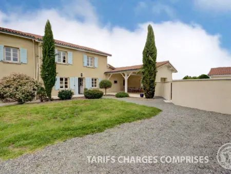 Location gite de vacances à Chalain le Comtal