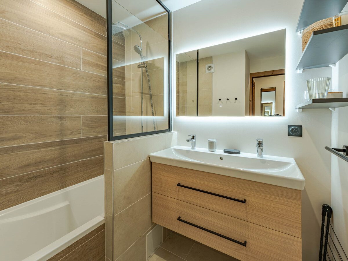 Appartement 2 chambres Courchevel, séjour chaleureux - Photo 12