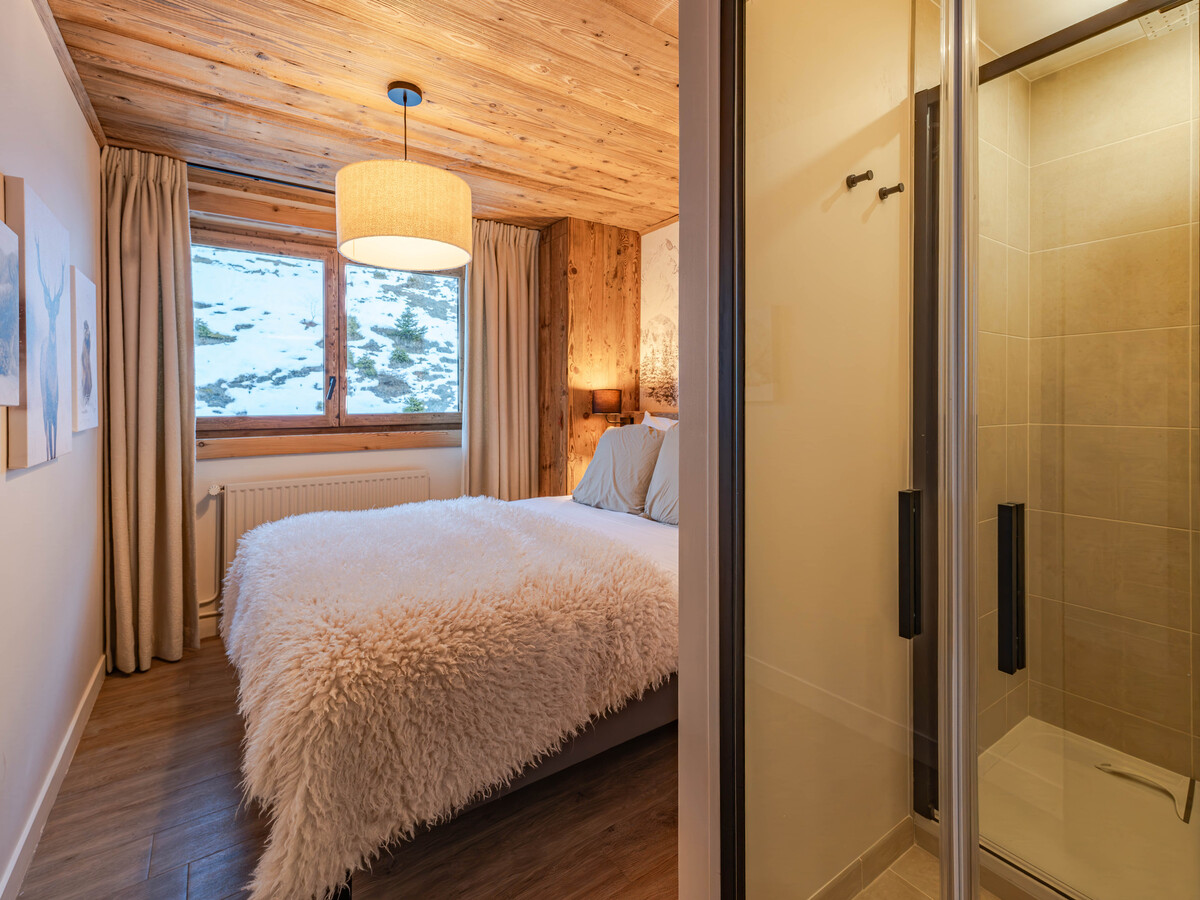 Appartement 2 chambres Courchevel, séjour chaleureux - Photo 13