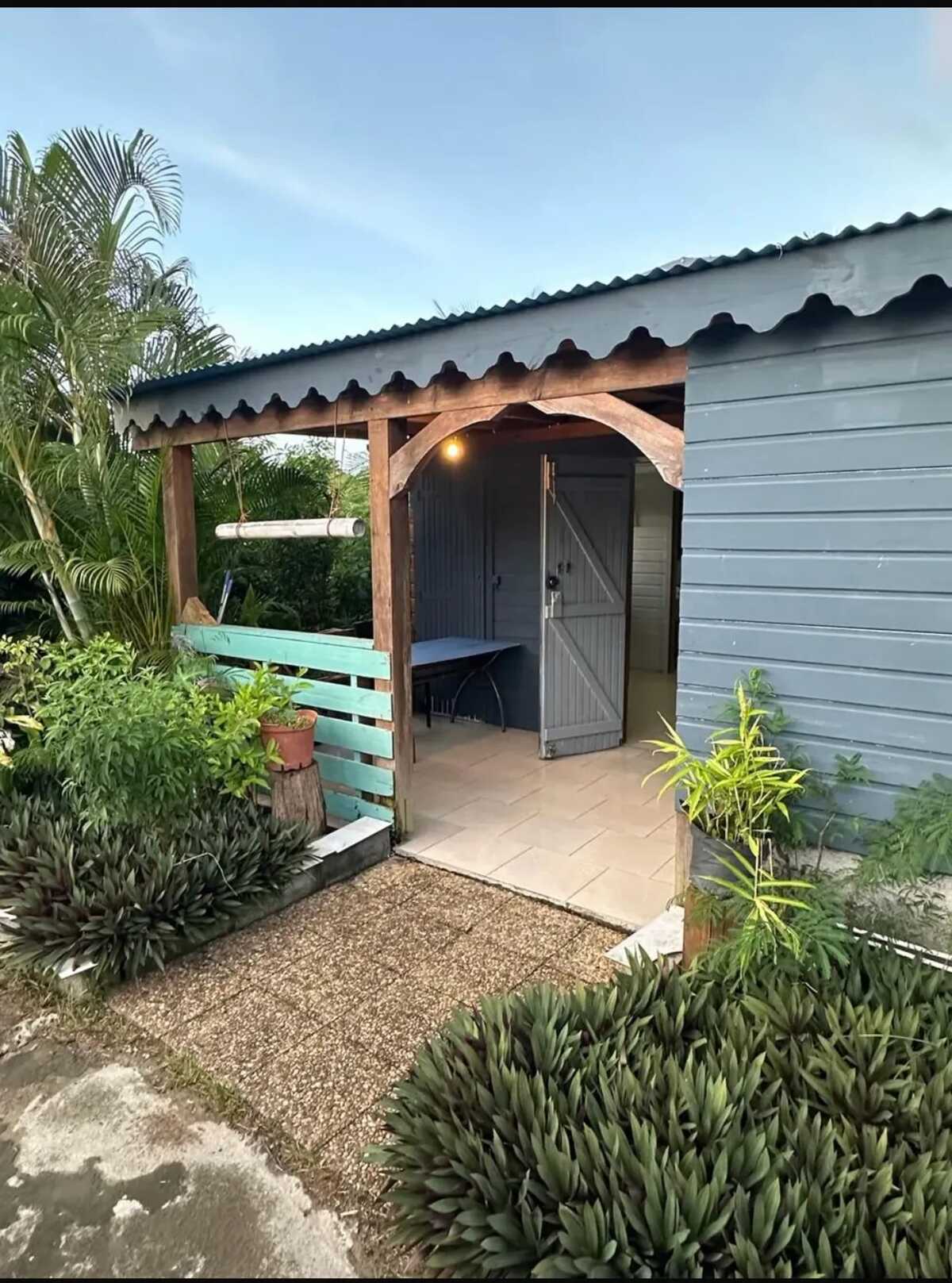 Bungalow 4 pers. à Sainte-Anne, jardin clôturé et terrasse - Photo 4