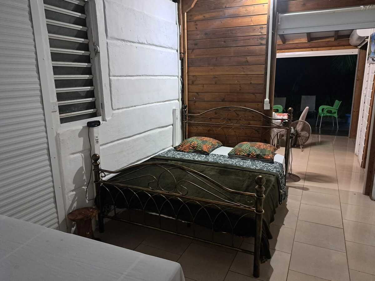 Bungalow 4 pers. à Sainte-Anne, jardin clôturé et terrasse - Photo 7