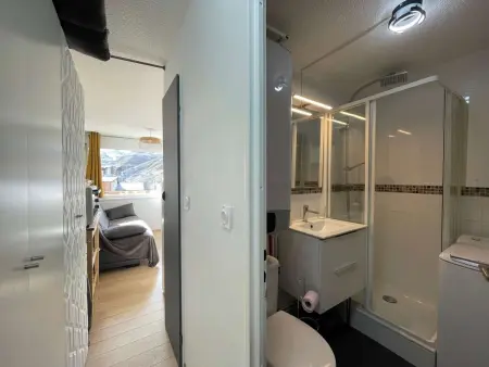 Studio skis aux pieds lumineux et tout confort avec parking – Les Menuires : photo 14