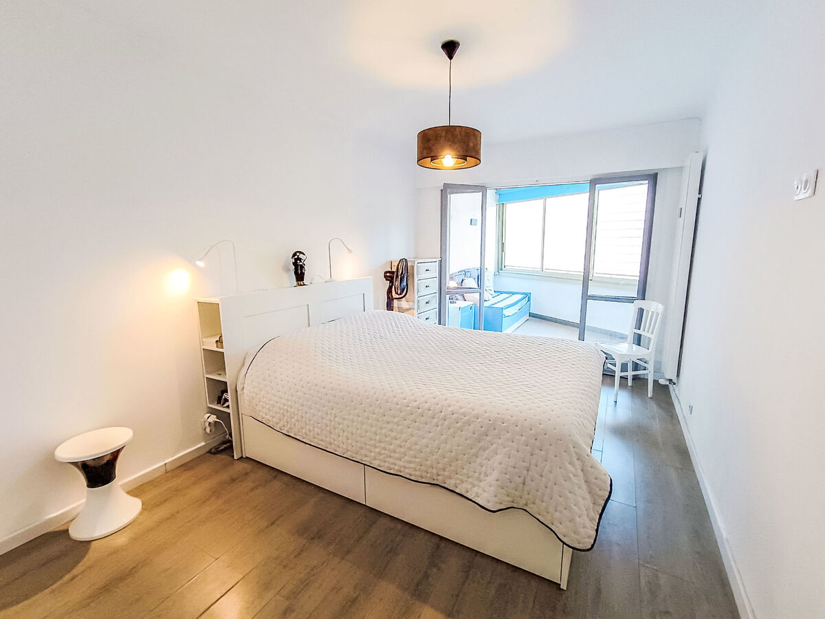 Le Victor Hugo – Appartement 85 m² rénové, centre Saint-Raphaël - Photo 4