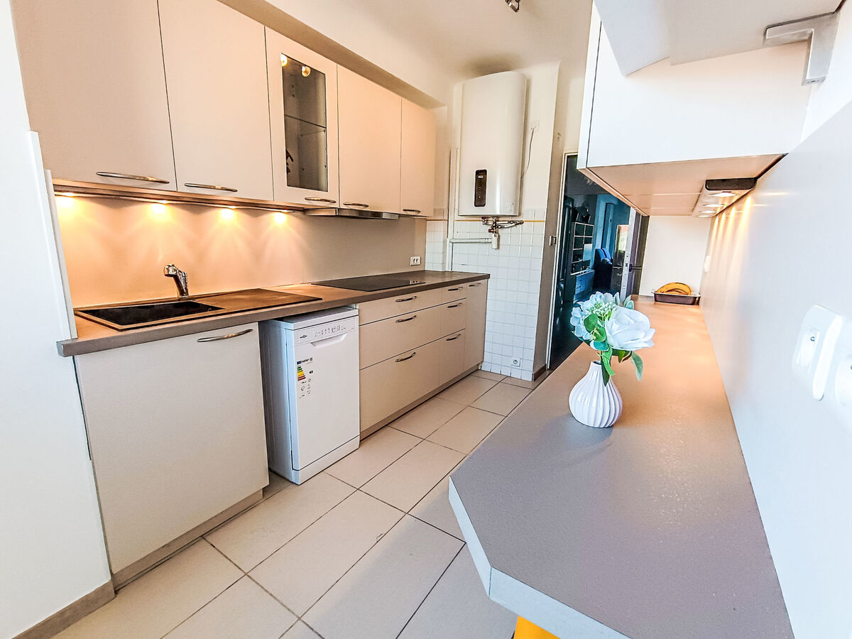 Le Victor Hugo – Appartement 85 m² rénové, centre Saint-Raphaël - Photo 6