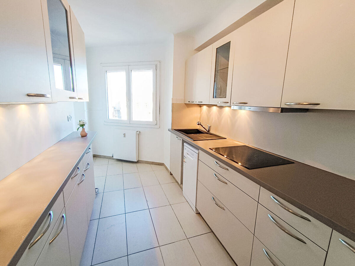 Le Victor Hugo – Appartement 85 m² rénové, centre Saint-Raphaël - Photo 12