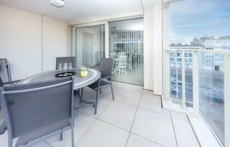 Appartement lumineux avec terrasse couverte à Ostende, à 100 m de la plage : photo 7