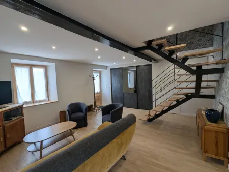 Maison rénovée à Polignac, vue sur le mont : photo 4