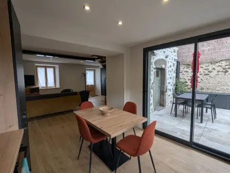 Maison rénovée à Polignac, vue sur le mont : photo 6