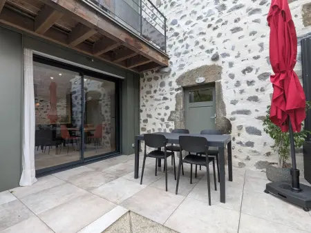 Maison rénovée à Polignac, vue sur le mont : photo 16