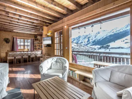 Location chalet à La Clusaz, Chalet pour 10 personnes, proche des pistes, avec cheminée et garage, animaux admis