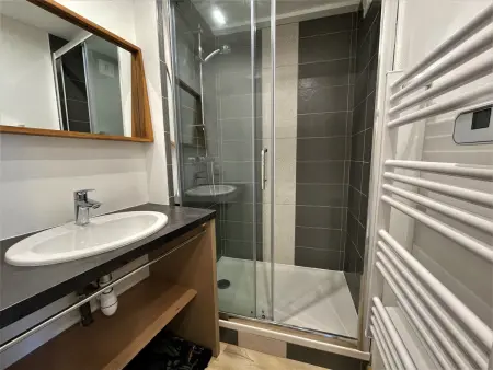 Les Menuires : 2 pièces 4 pers. au pied des pistes, parking inclus : photo 8