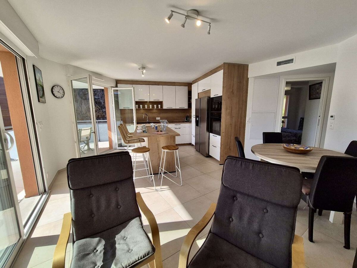 Appartement 3 chambres, terrasse 38 m², centre-ville Cavalaire - Photo 2